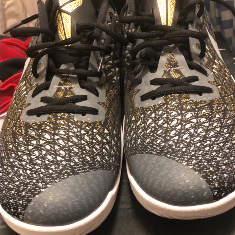 Kobe Mamba Instinct size 14